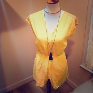 NWT bright Lemon Yellow Romper 💕🌼🌞